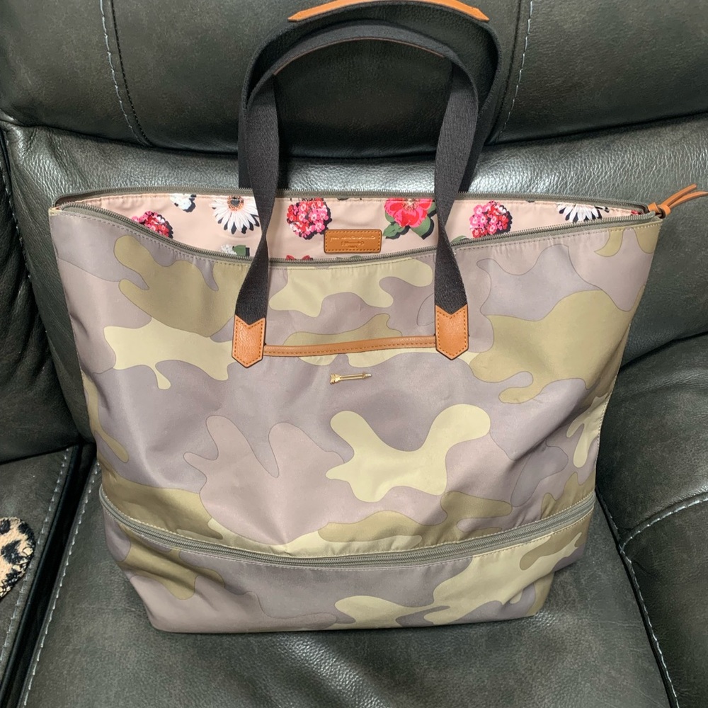 Stella and Dot Camo tote bag